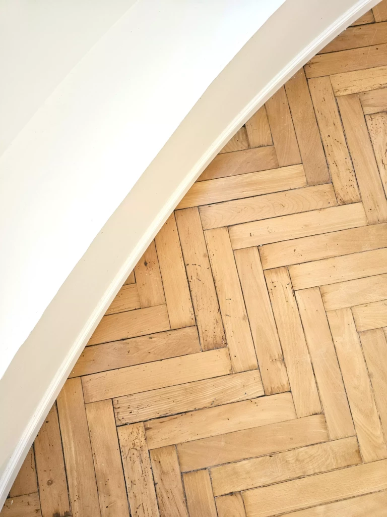 PARQUET BATON ROMPU